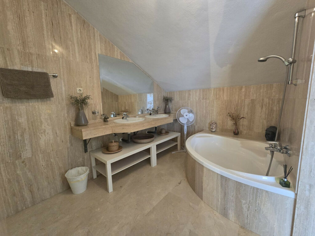 Penthouse Duplex Elviria Málaga - image 14