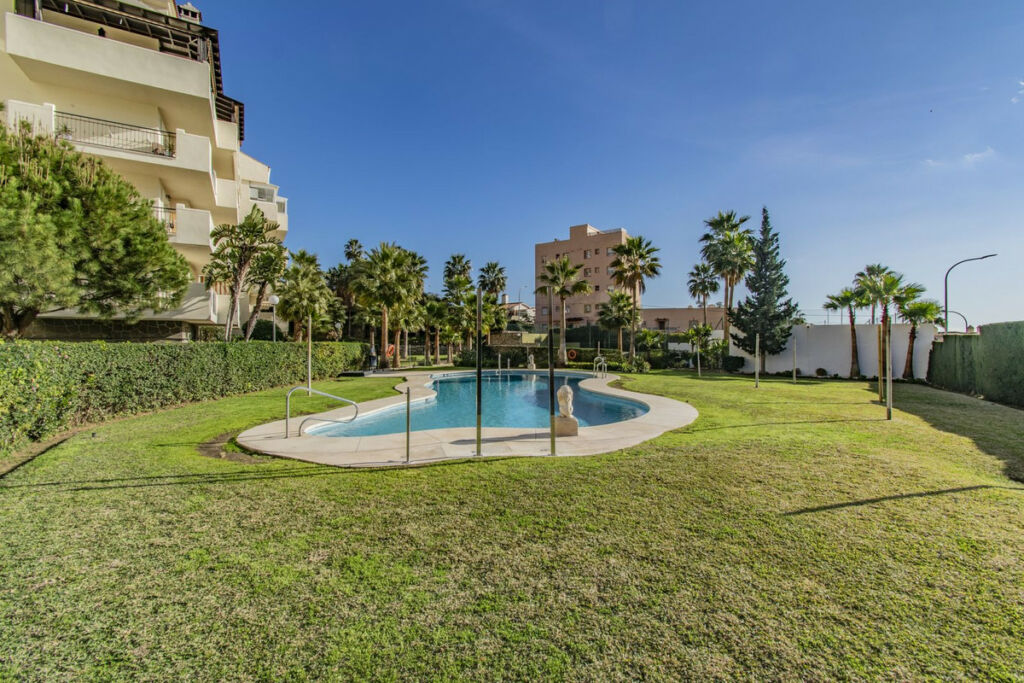 Penthouse Torrequebrada Málaga - image 14