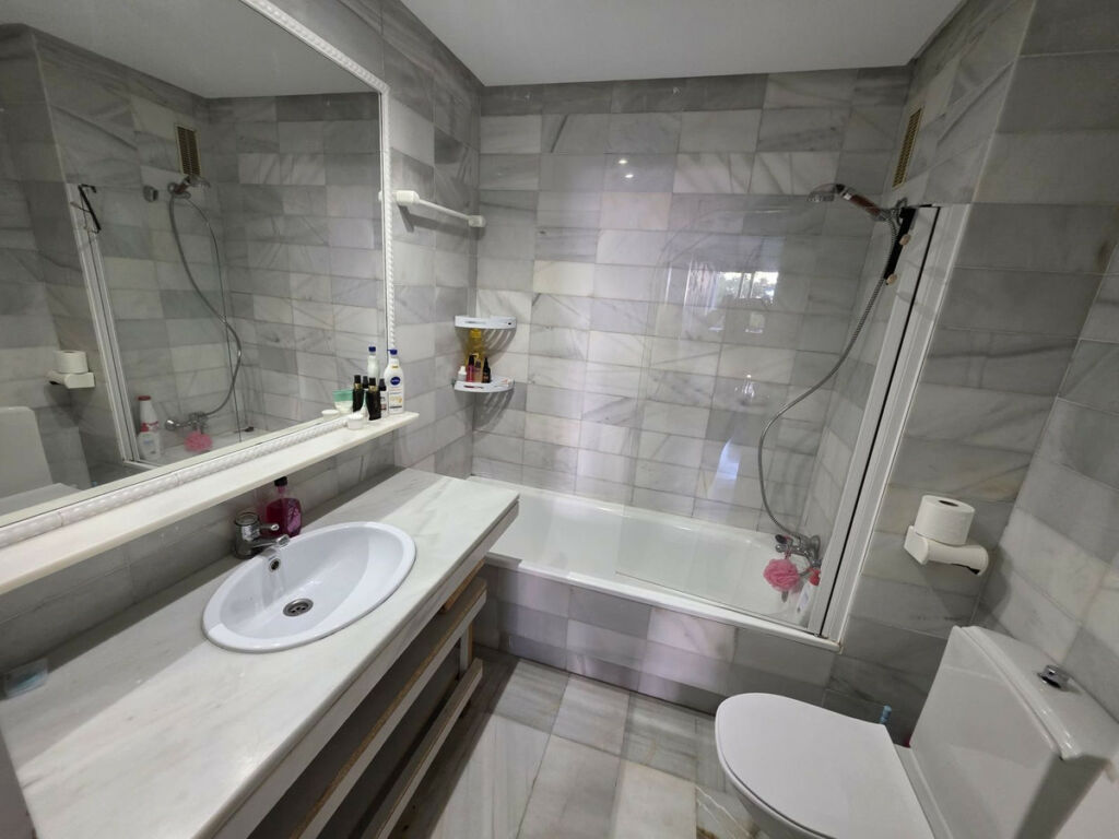 Middle Floor Apartment Puerto Banús Málaga - image 13