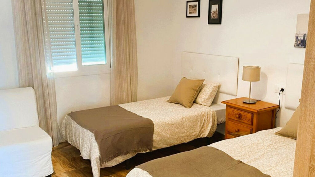 Detached Villa Estepona Málaga - image 14