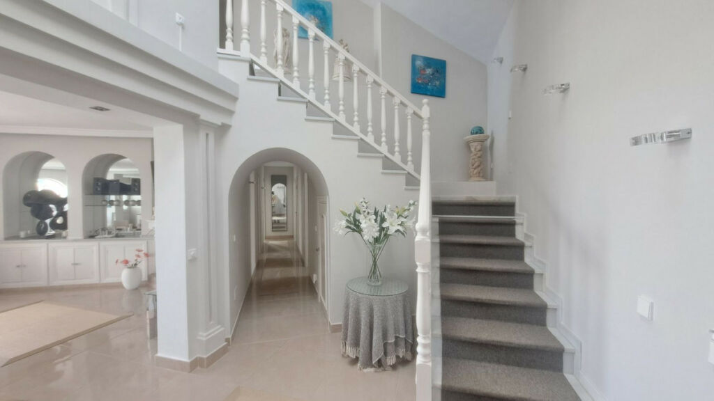 Detached Villa La Quinta Málaga - image 14