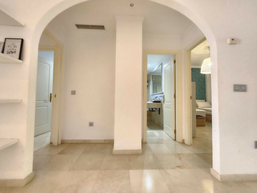 Middle Floor Apartment Nueva Andalucía Málaga - image 14
