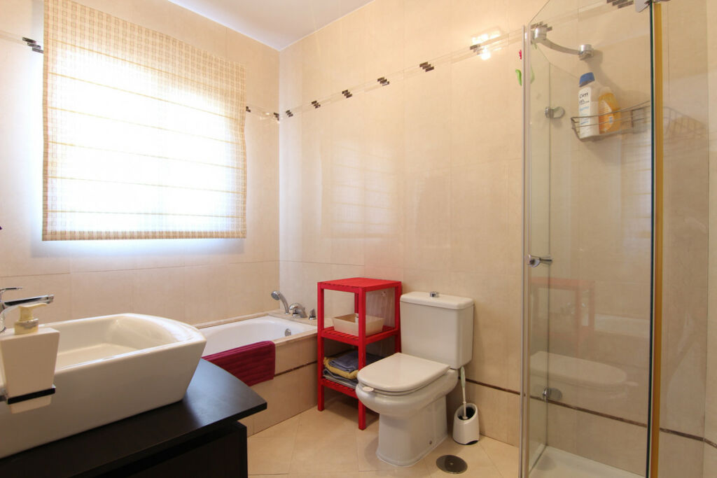 Detached Villa Estepona Málaga - image 15
