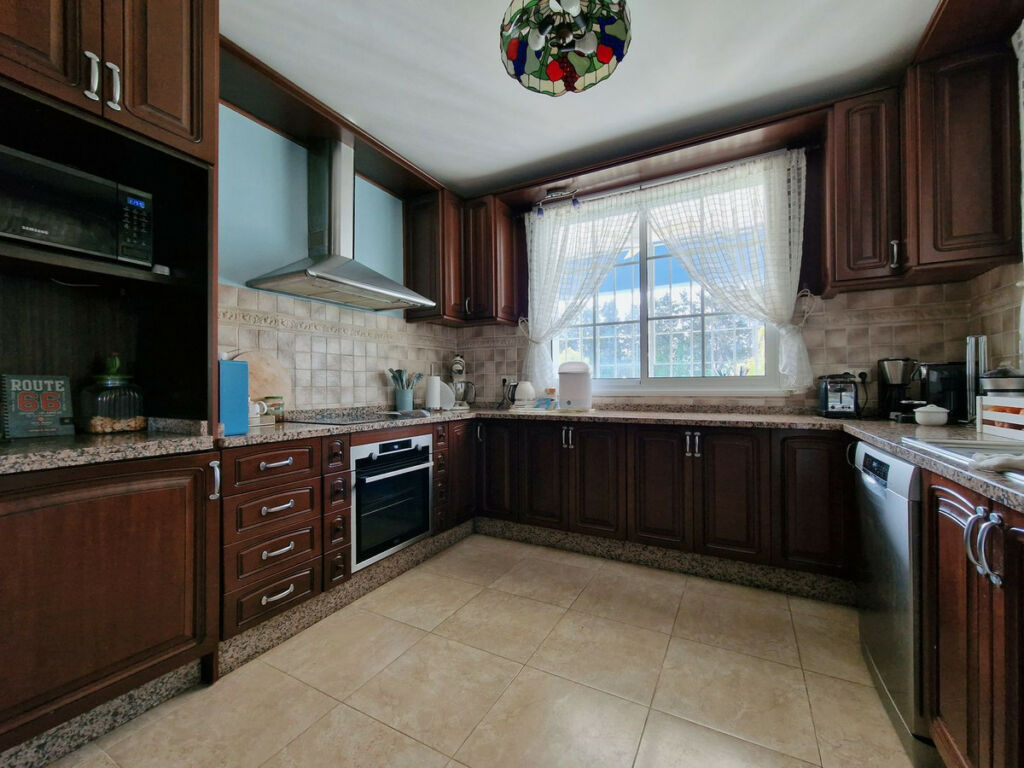 Detached Villa Guadalmina Baja Málaga - image 19