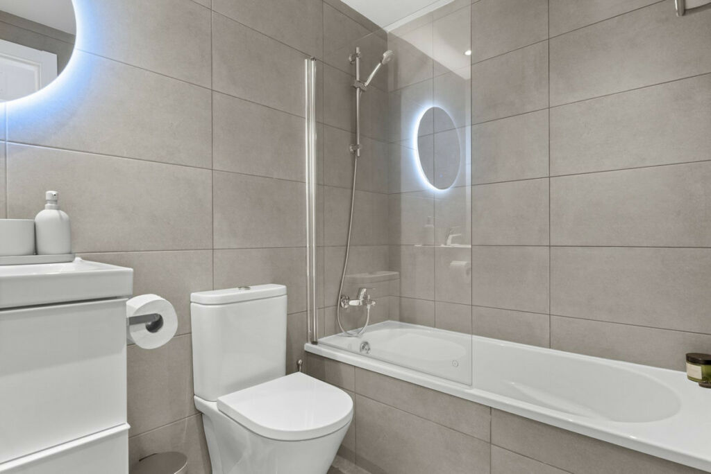 Middle Floor Apartment Estepona Málaga - image 15