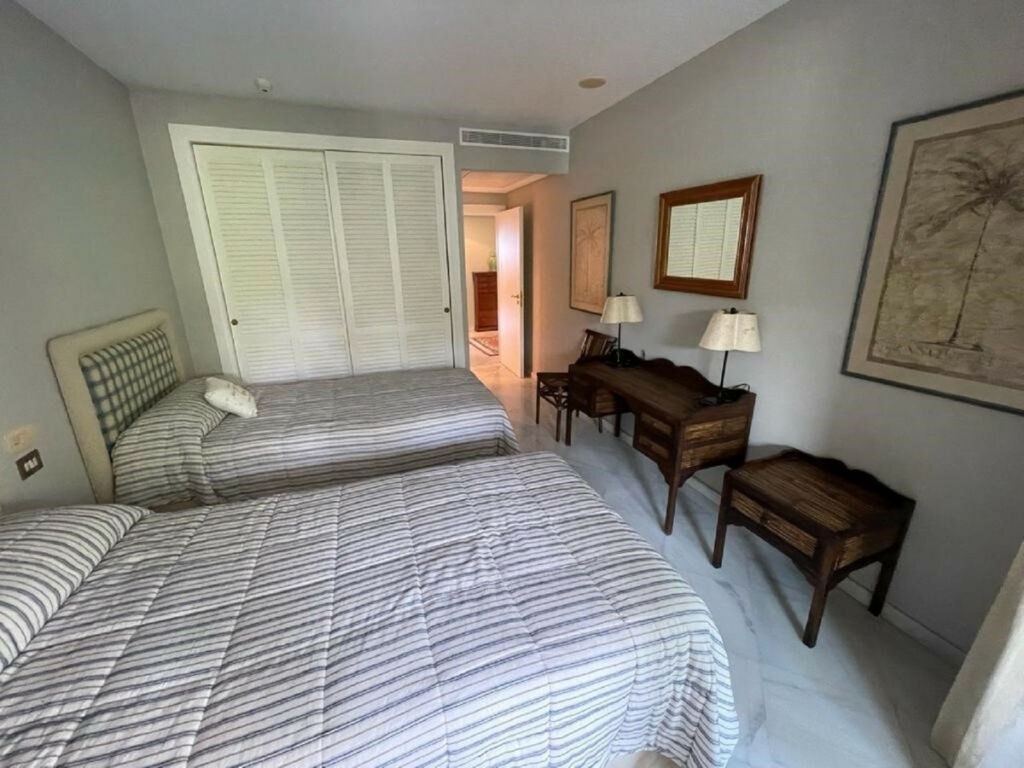 Middle Floor Apartment Puerto Banús Málaga - image 15