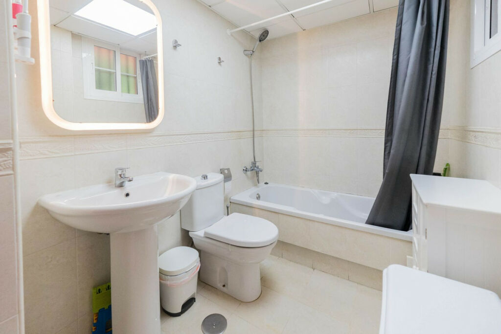Middle Floor Apartment Benalmadena Málaga - image 15
