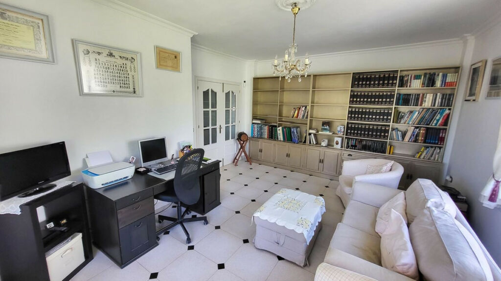 Detached Villa Elviria Málaga - image 16