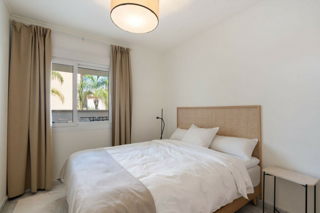 Middle Floor Apartment Nueva Andalucía Málaga - image 15