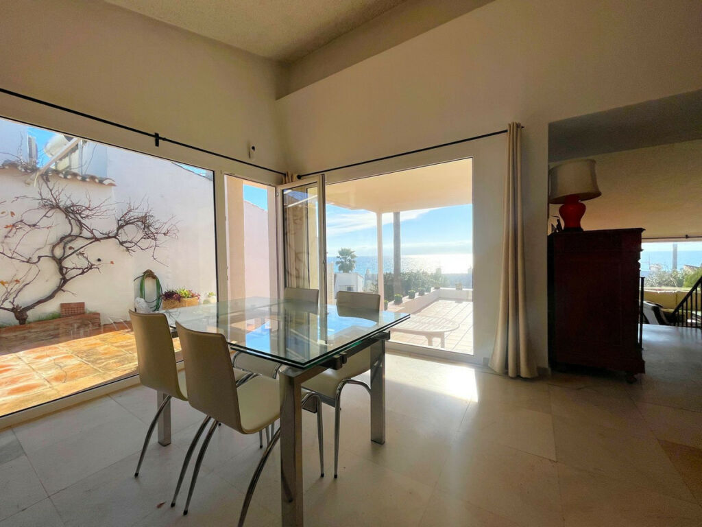 Detached Villa Estepona Málaga - image 15