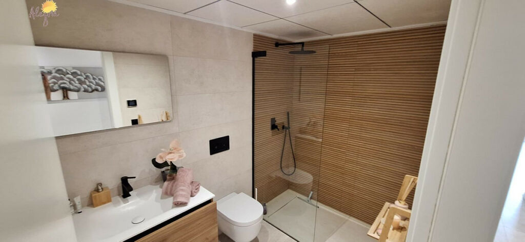 Middle Floor Apartment Torrevieja Alicante - image 15