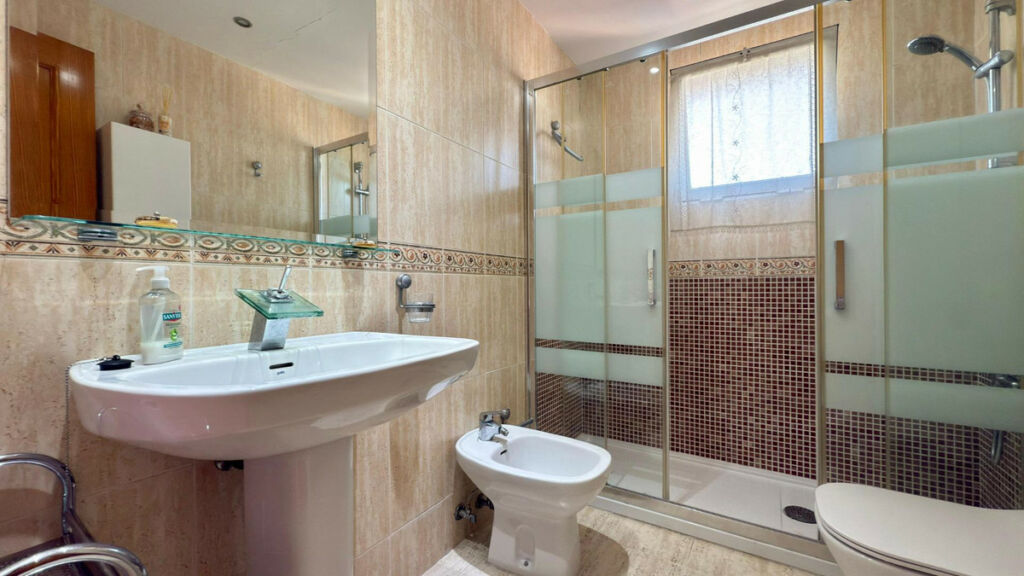 Middle Floor Apartment Benidorm Alicante - image 15