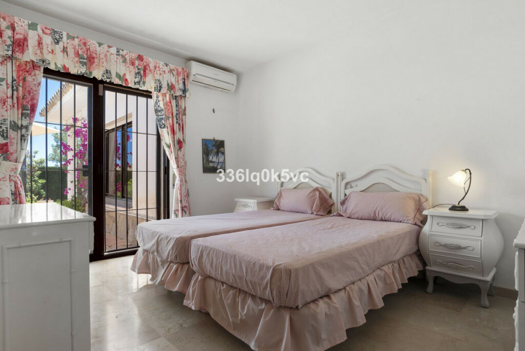 Detached Villa Las Chapas Málaga - image 15