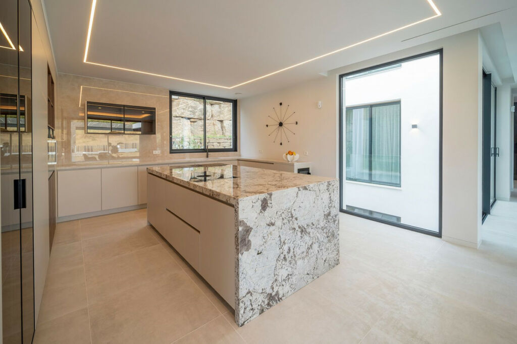 Detached Villa El Paraiso Málaga - image 15
