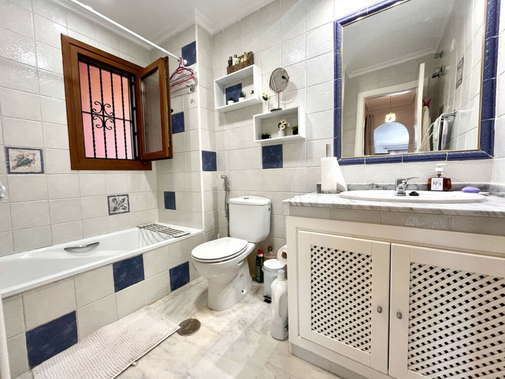 Middle Floor Apartment Villamartin Alicante - image 15