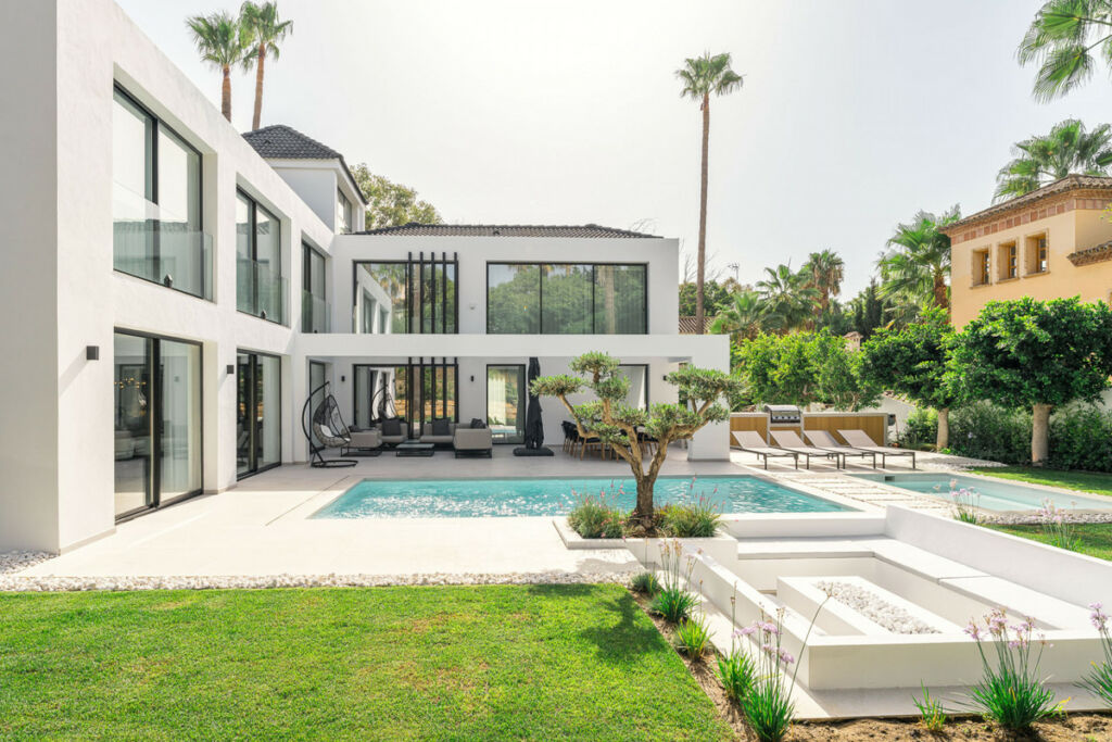 Detached Villa Nueva Andalucía Málaga - image 15