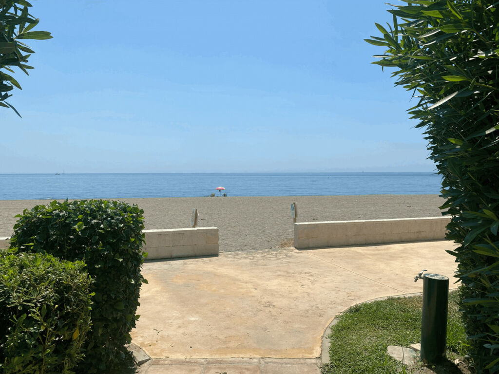 Middle Floor Apartment Estepona Málaga - image 15