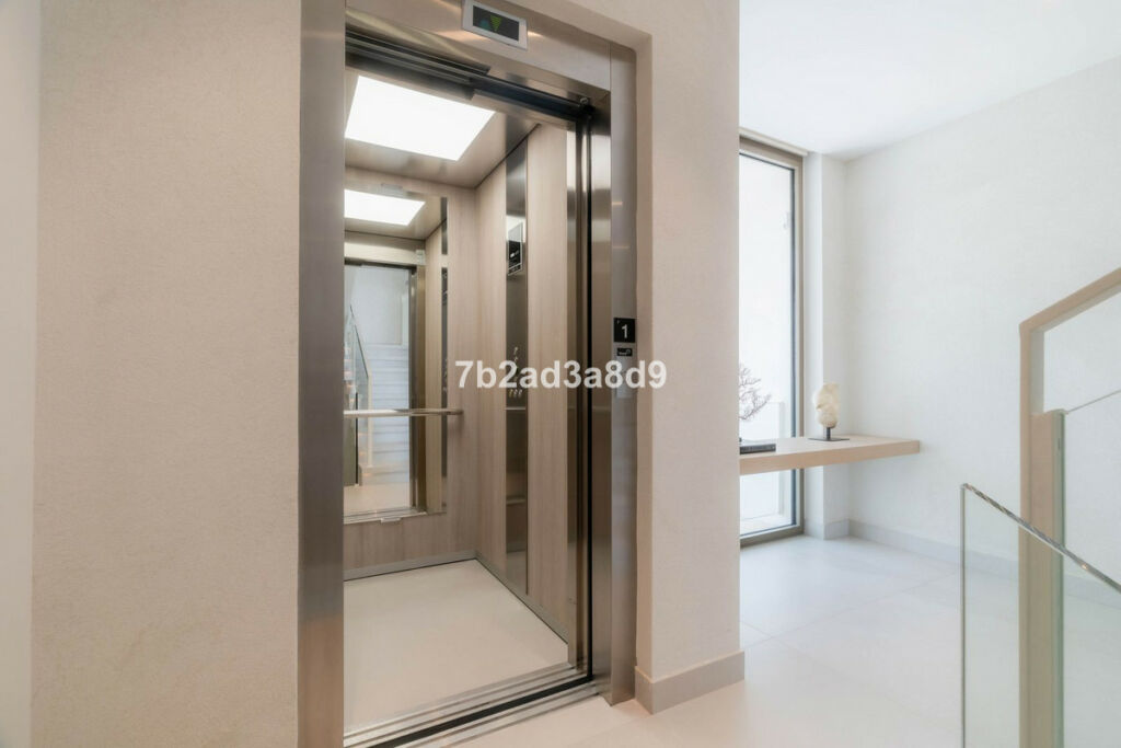 Detached Villa Nueva Andalucía Málaga - image 15