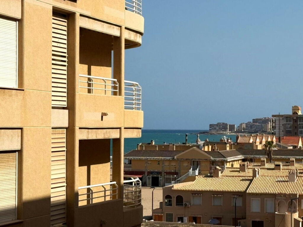 Middle Floor Apartment La Mata Alicante - image 15