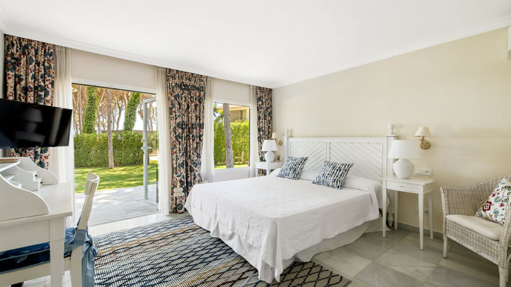 Detached Villa The Golden Mile Málaga - image 15
