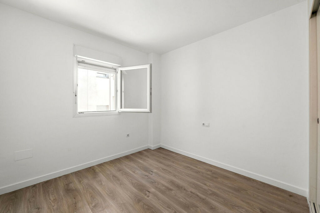 Middle Floor Apartment La Campana Málaga - image 15