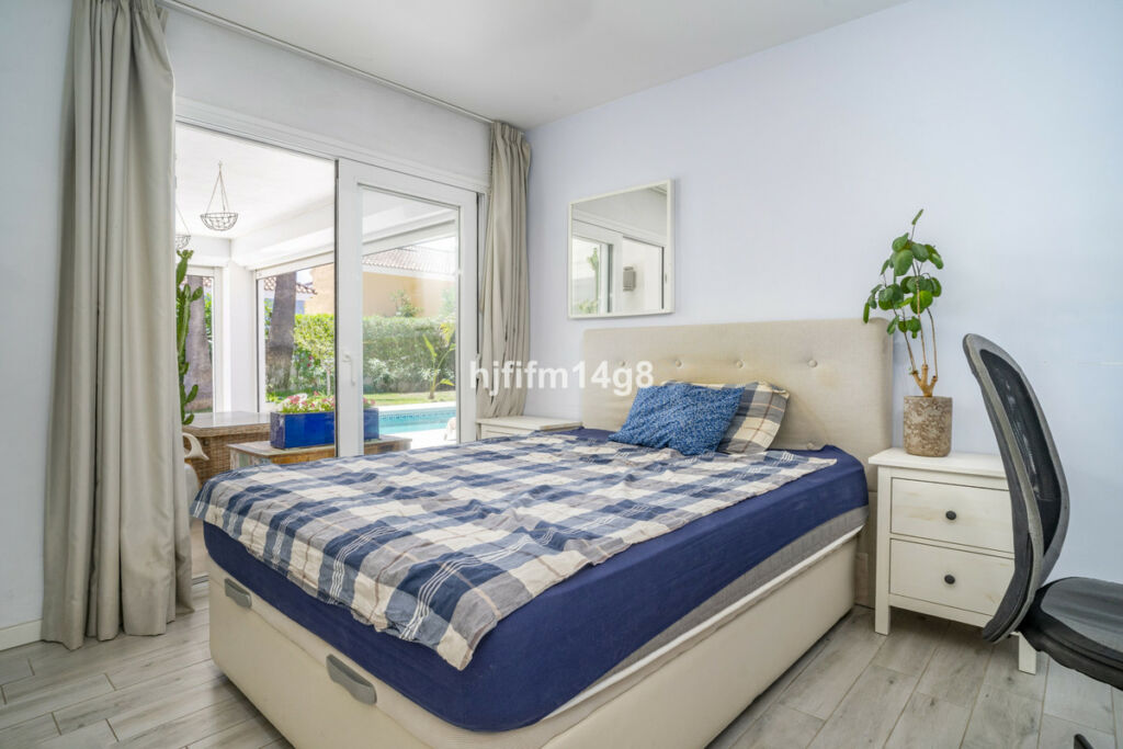 Detached Villa Nueva Andalucía Málaga - image 15