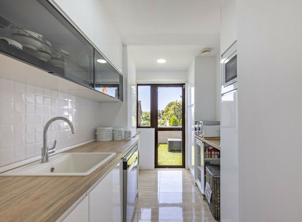 Middle Floor Apartment The Golden Mile Málaga - image 15