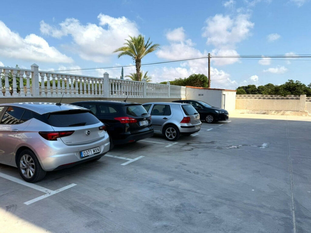 Middle Floor Apartment Punta Prima Alicante - image 15