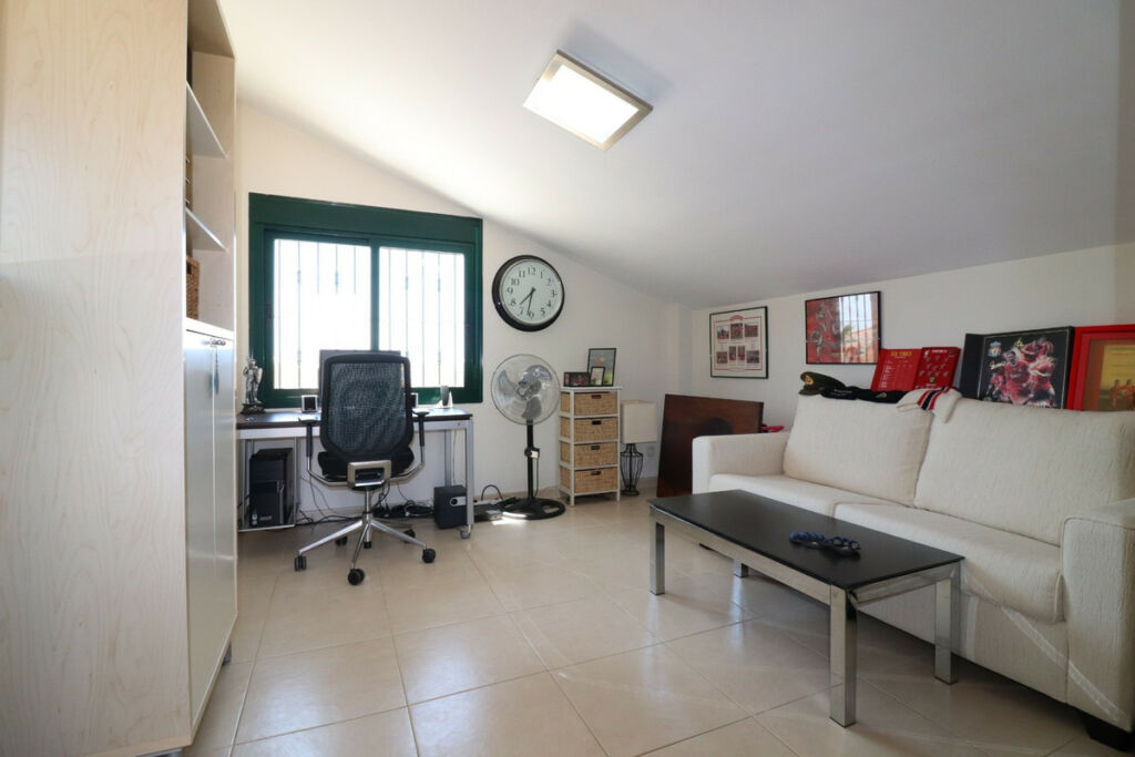 Detached Villa Ciudad Quesada Alicante - image 15