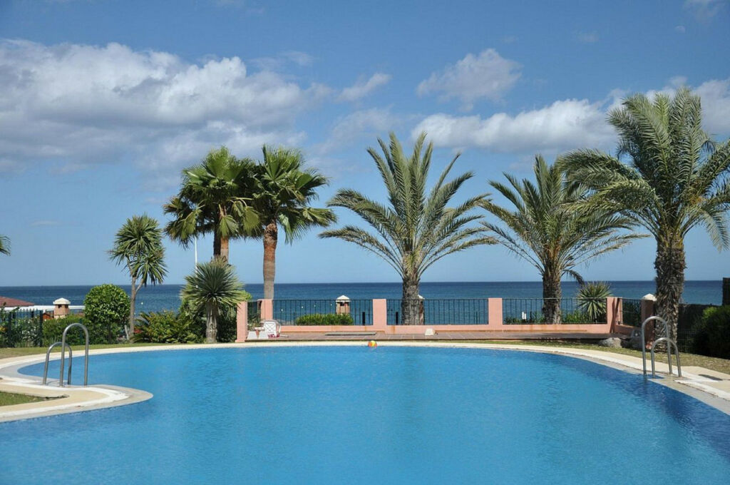 Middle Floor Apartment La Duquesa Málaga - image 15