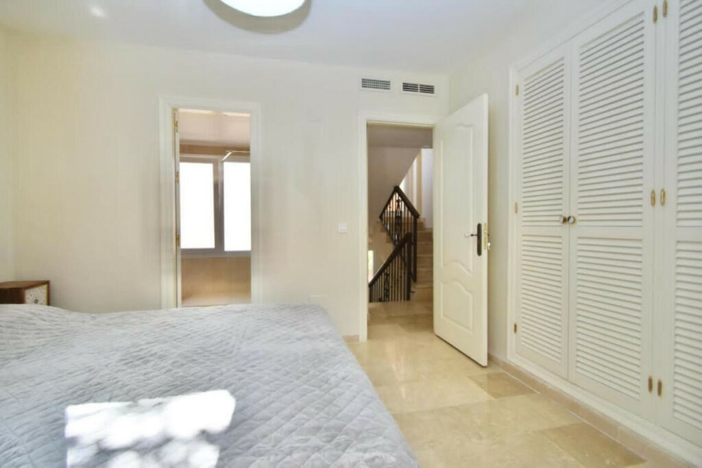 Townhouse Nueva Andalucía Málaga - image 15