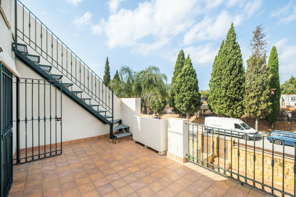 Townhouse Nagüeles Málaga - image 15