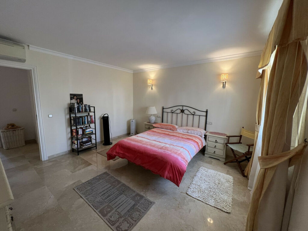 Townhouse El Paraiso Málaga - image 16