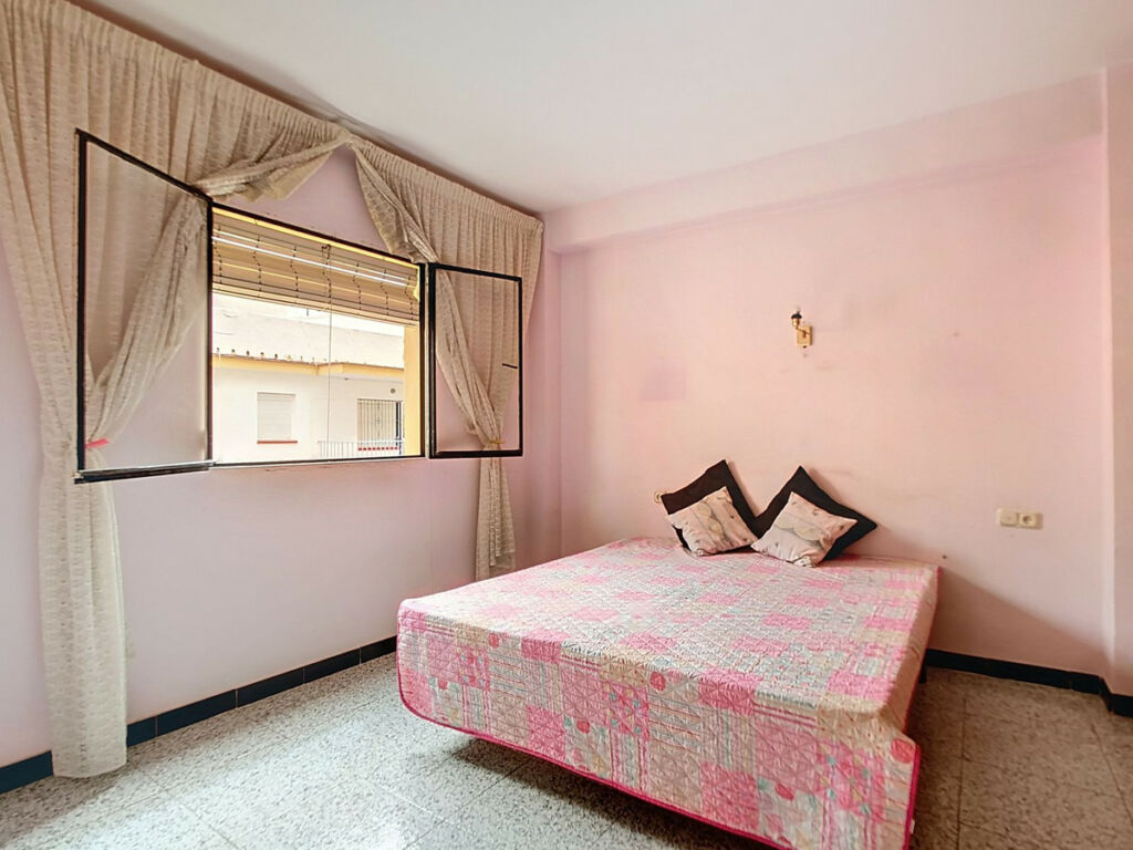 Middle Floor Apartment Fuengirola Málaga - image 15