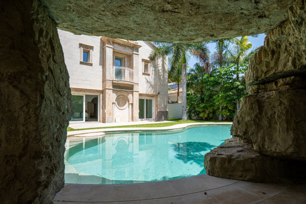 Detached Villa Marbella Málaga - image 15