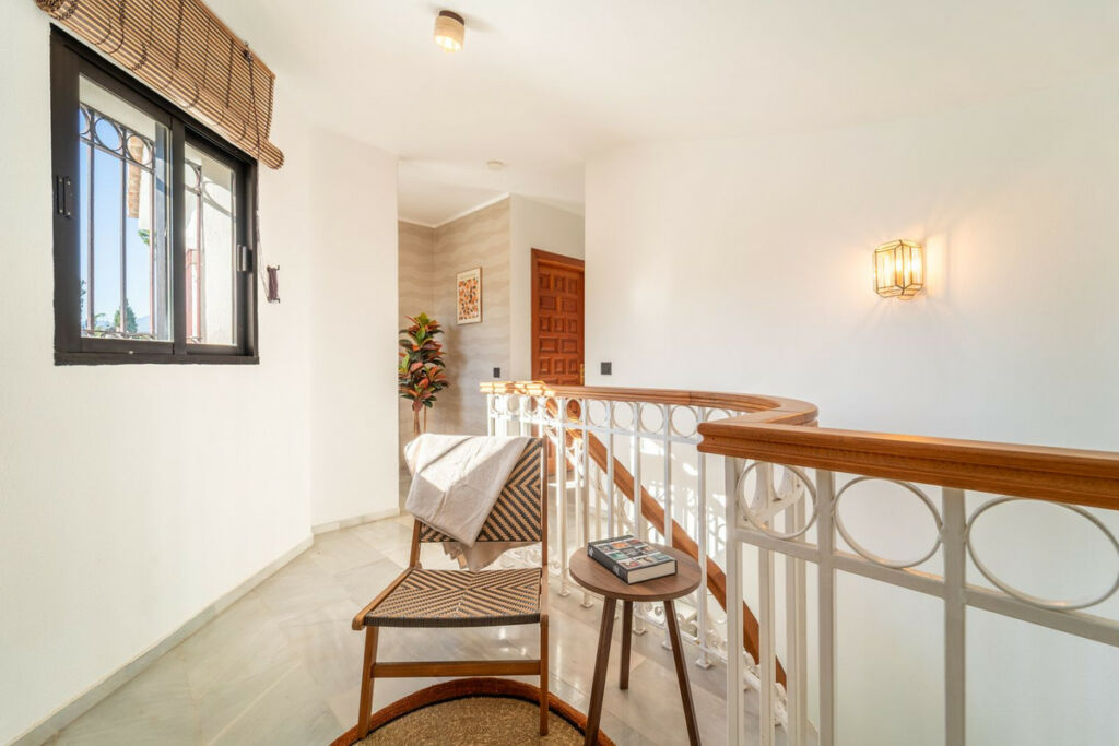 Detached Villa New Golden Mile Málaga - image 15