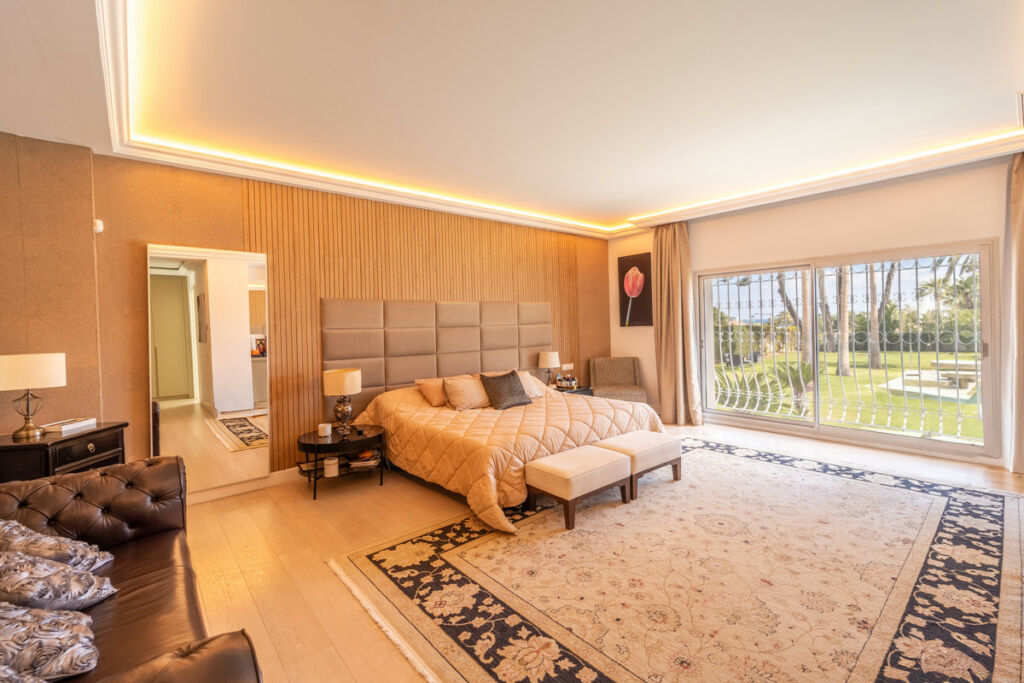 Detached Villa The Golden Mile Málaga - image 14