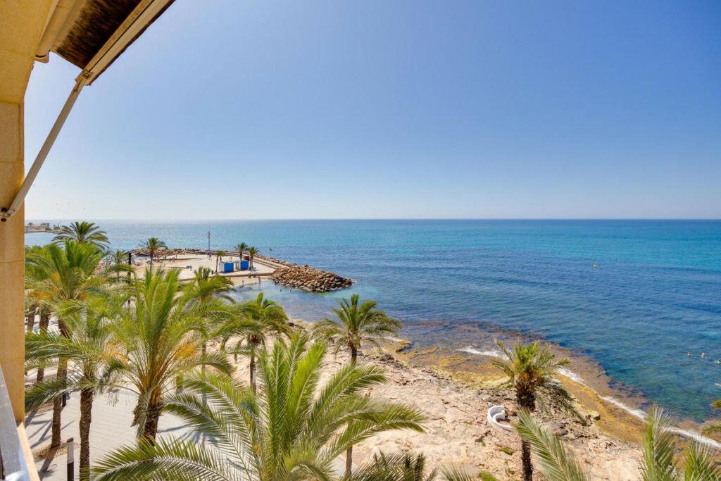 Middle Floor Apartment Torrevieja Alicante - image 15