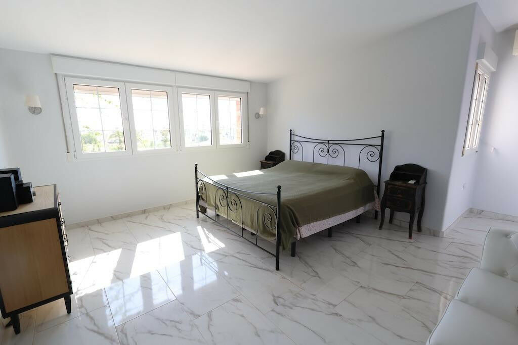 Detached Villa Villamartin Alicante - image 15