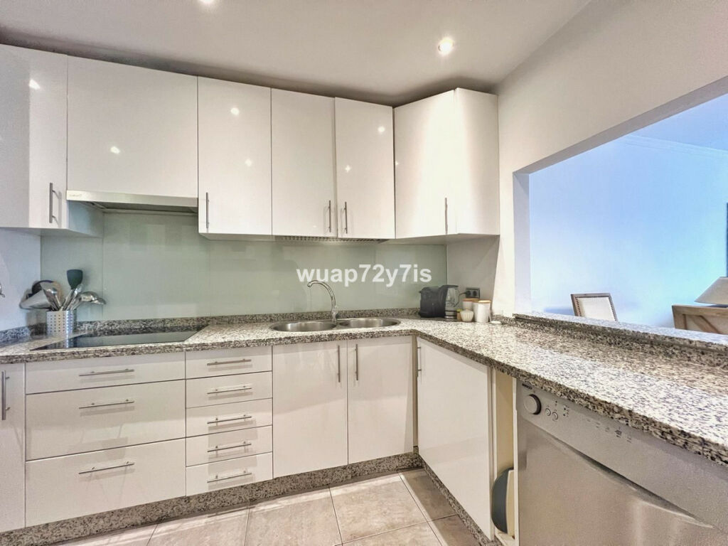 Middle Floor Apartment Estepona Málaga - image 15