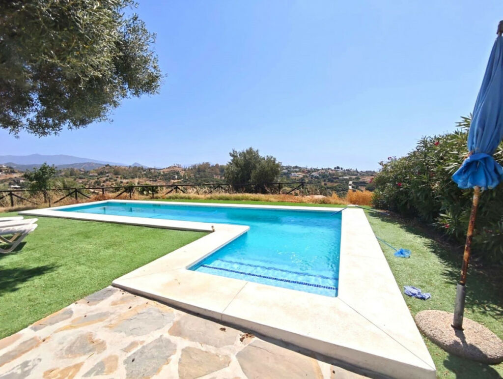 Detached Villa Estepona Málaga - image 15