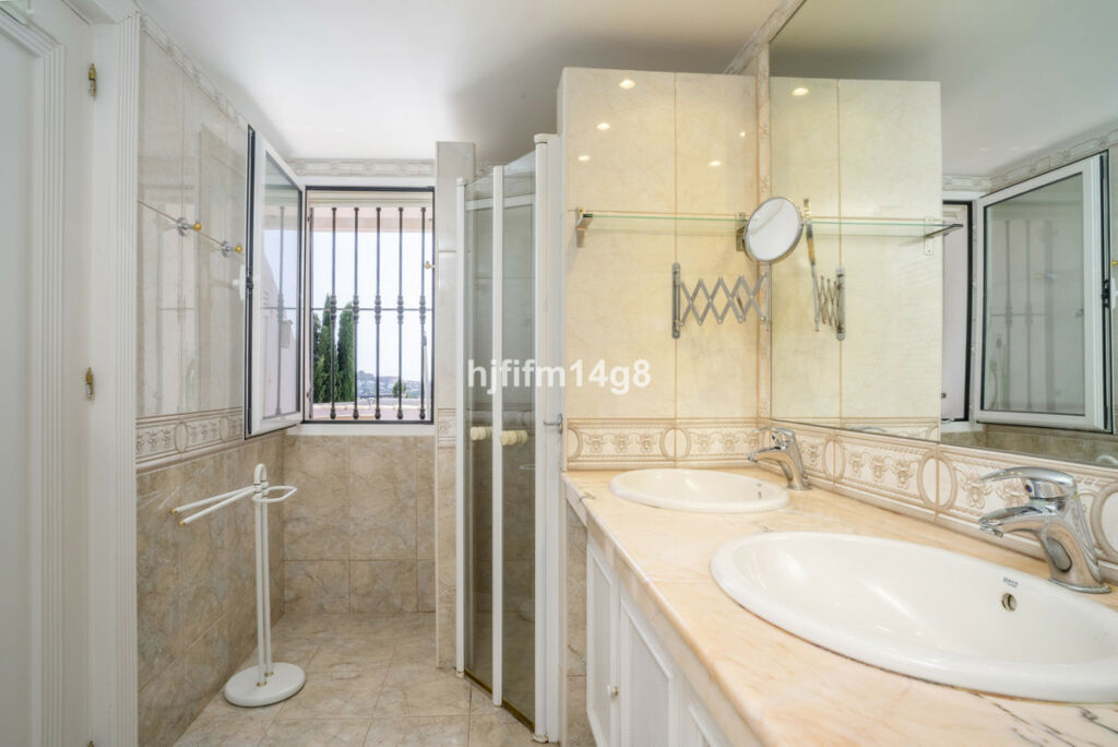 Townhouse Nueva Andalucía Málaga - image 15