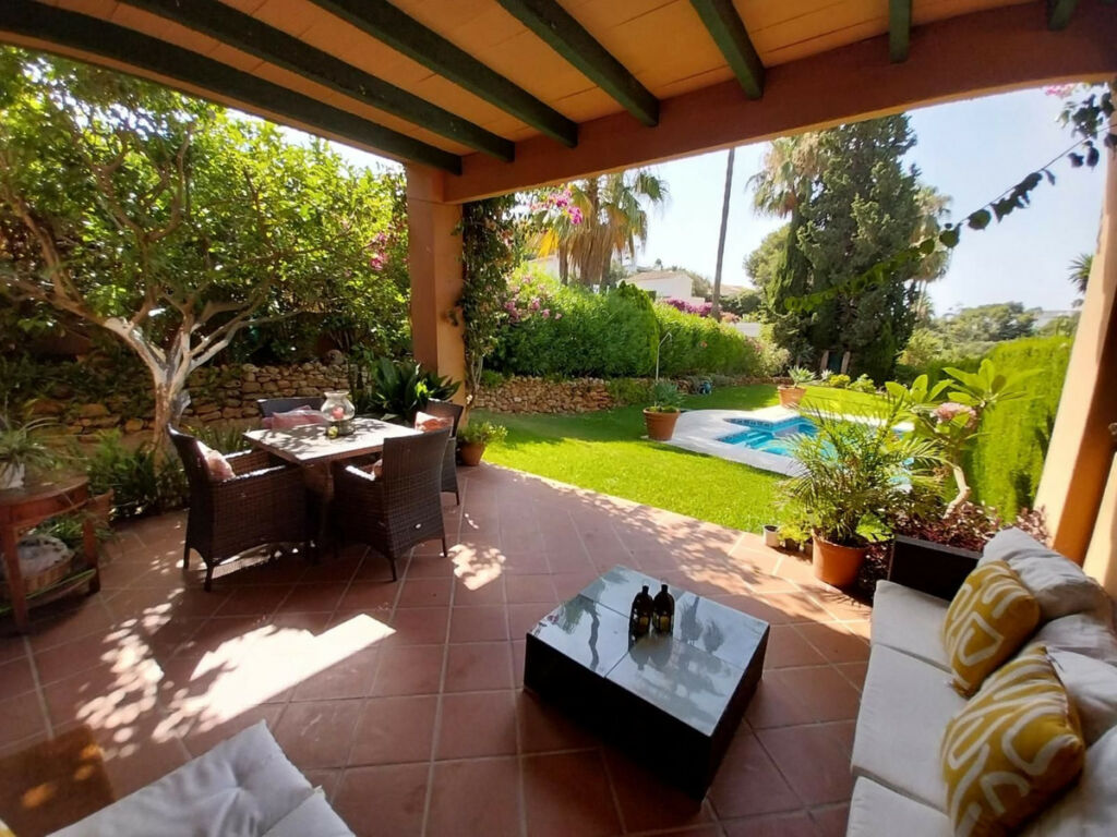 Townhouse Calahonda Málaga - image 2