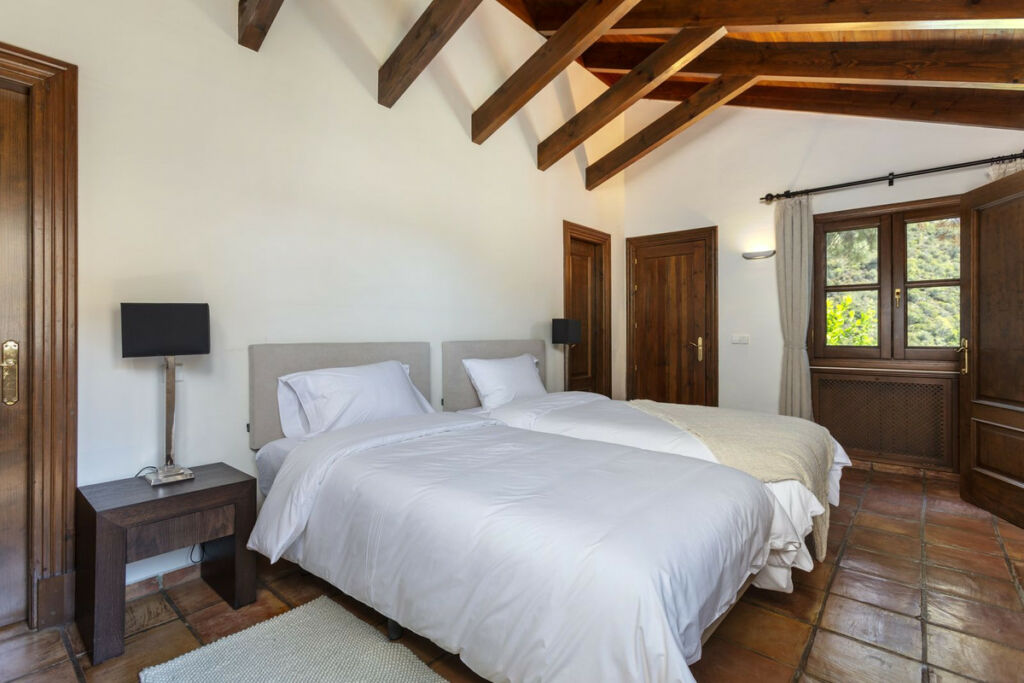Detached Villa Benahavís Málaga - image 15