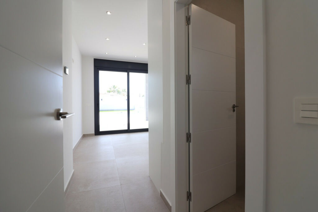 Detached Villa Ciudad Quesada Alicante - image 15