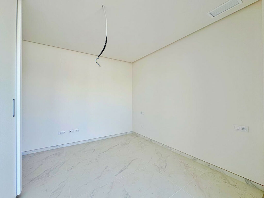 Middle Floor Apartment Villamartin Alicante - image 12