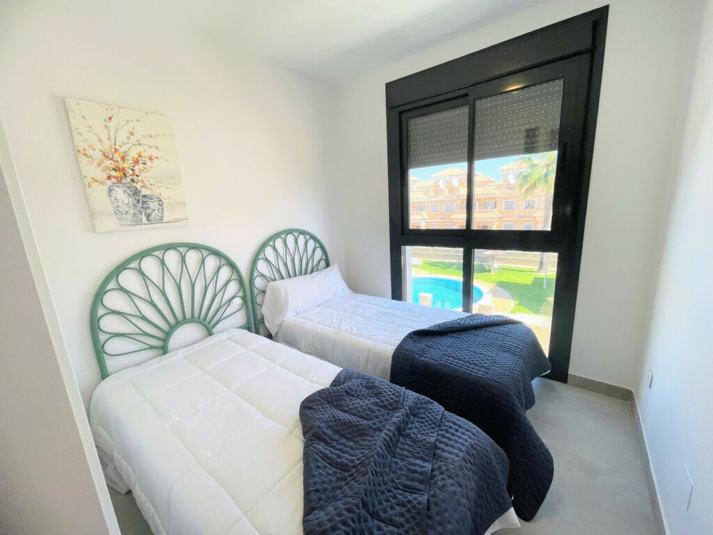 Penthouse Villamartin Alicante - image 14