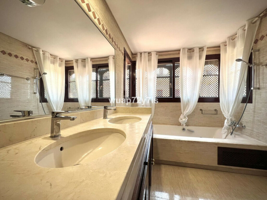 Penthouse La Mairena Málaga - image 15