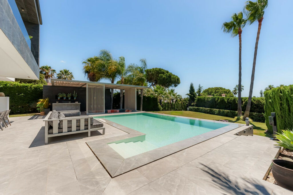 Detached Villa Nueva Andalucía Málaga - image 15