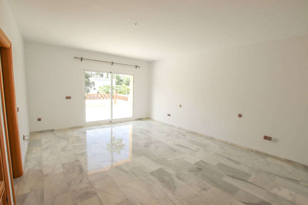 Detached Villa El Rosario Málaga - image 16